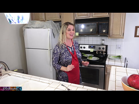 ❤️ A madrasta a ordenhá-lo na cozinha antes do seu encontro ❤ Sexo de qualidade em pt.amourpassionfever.ru ️❤